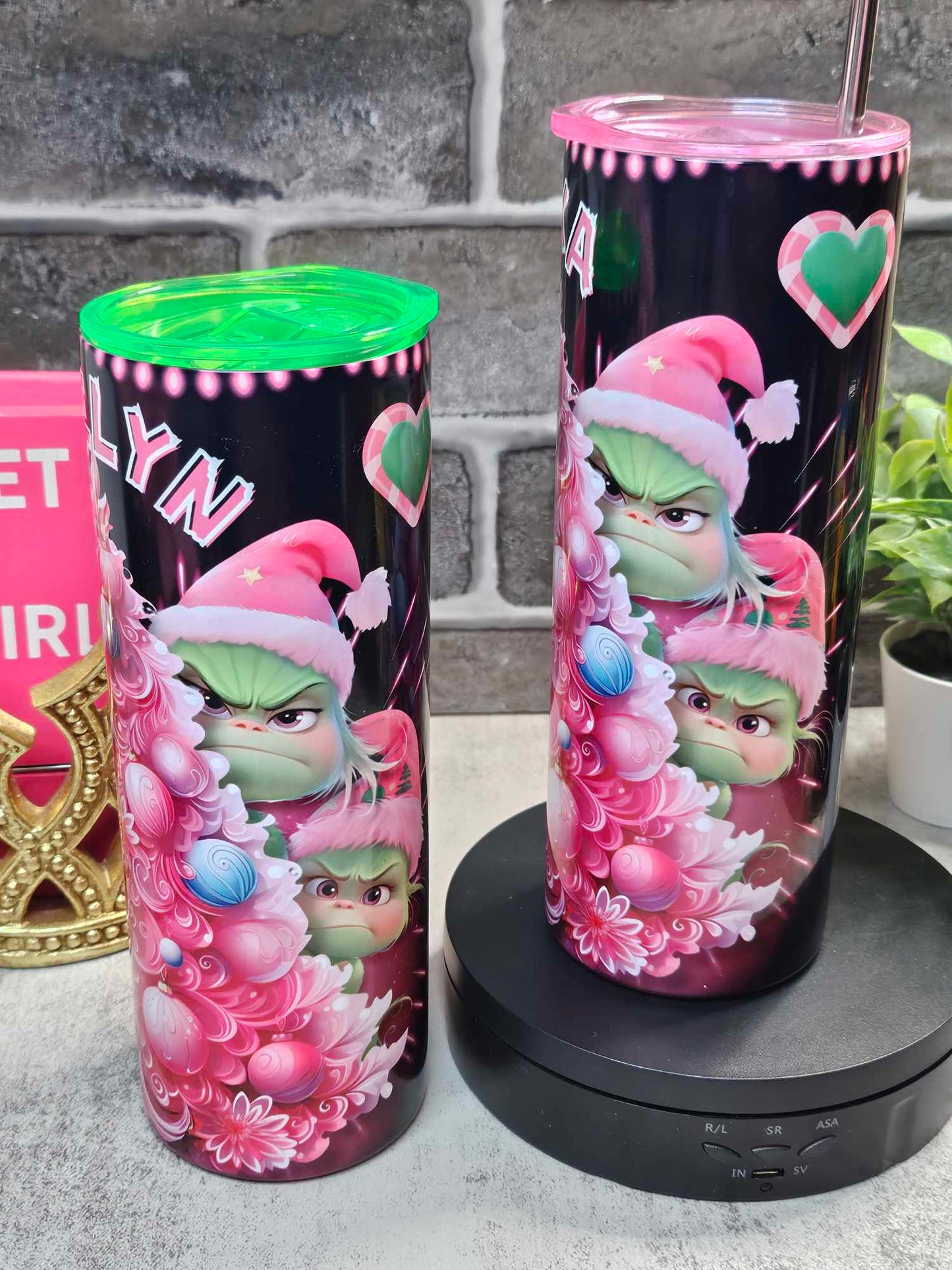 GRINCH PINK TREE W/GRANDKIDS (Personalized) 20oz TUMBLER