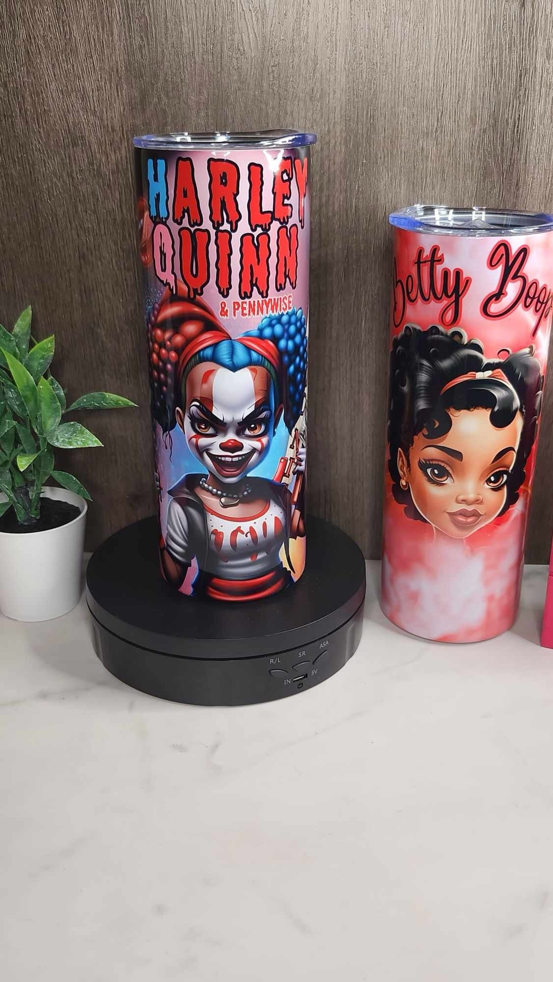 HALLOWEEN (HARLEY QUINN  W/PENNYWISE) TUMBLER (20oz Tumbler)